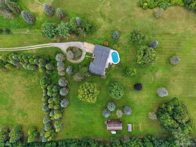 2524 Curtis Road, Leonard, MI 48367