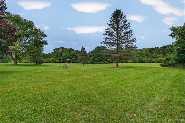 2524 Curtis Road, Leonard, MI 48367