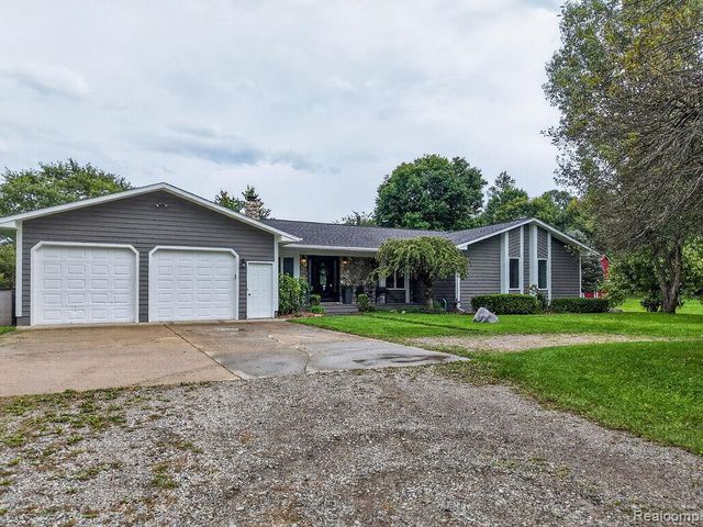 2524 Curtis Road, Leonard, MI 48367