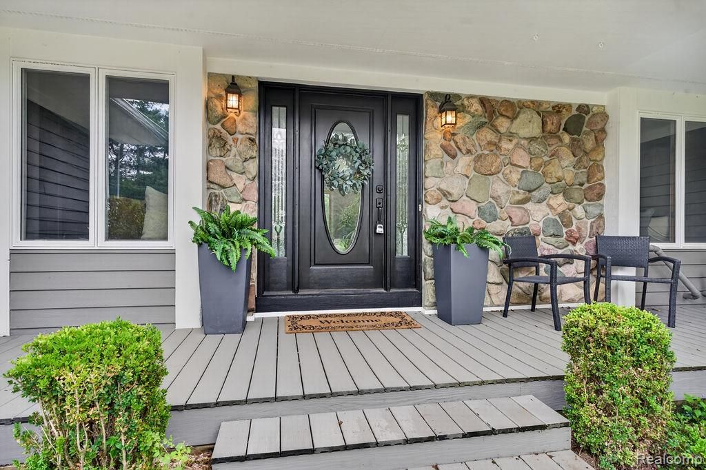 2524 Curtis Road, Leonard, MI 48367