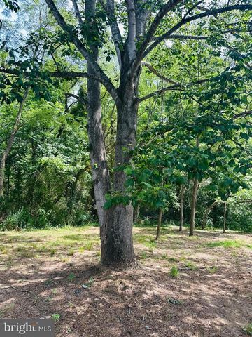 531 LOWE DR, Hague, VA 22469