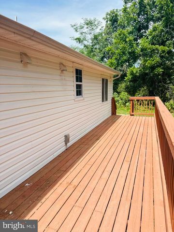 531 LOWE DR, Hague, VA 22469