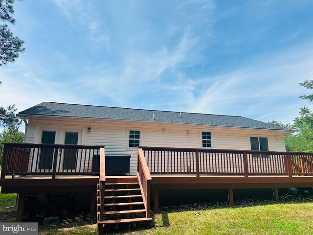 531 LOWE DR, Hague, VA 22469