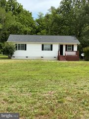 531 LOWE DR, Hague, VA 22469