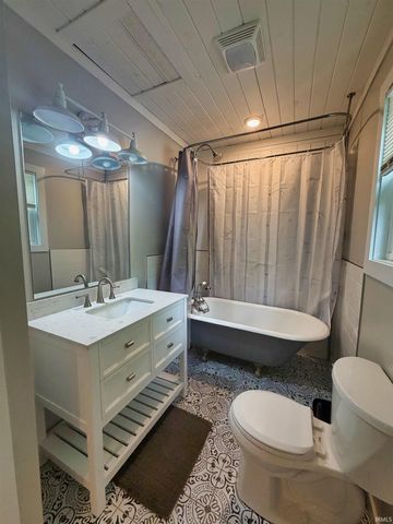 220 S Walnut Street, Ellettsville, IN 47429