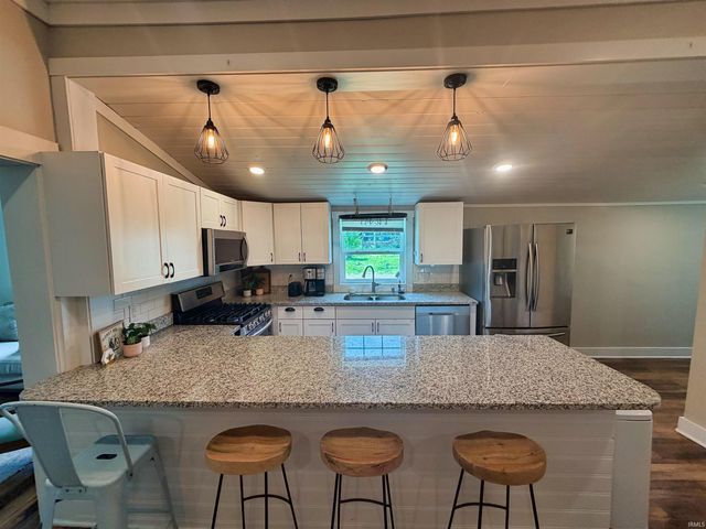 220 S Walnut Street, Ellettsville, IN 47429