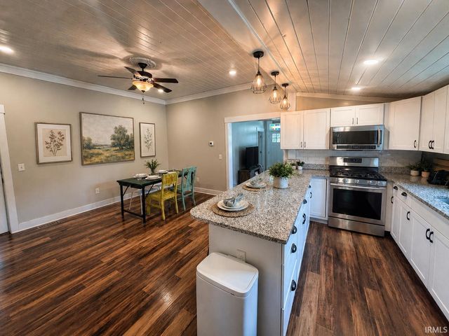 220 S Walnut Street, Ellettsville, IN 47429