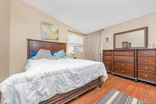 25 Beverly Street, Islip, NY 11751