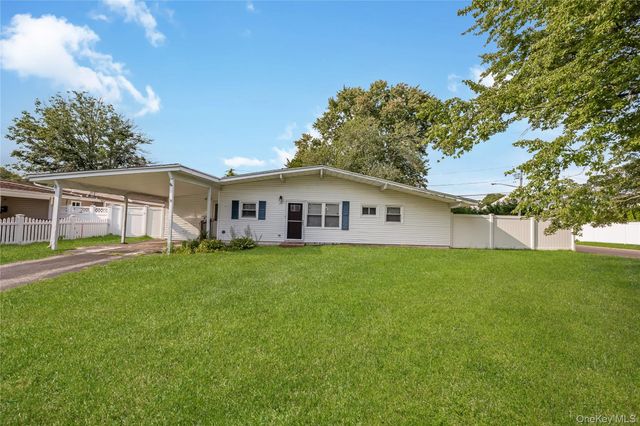 25 Beverly Street, Islip, NY 11751