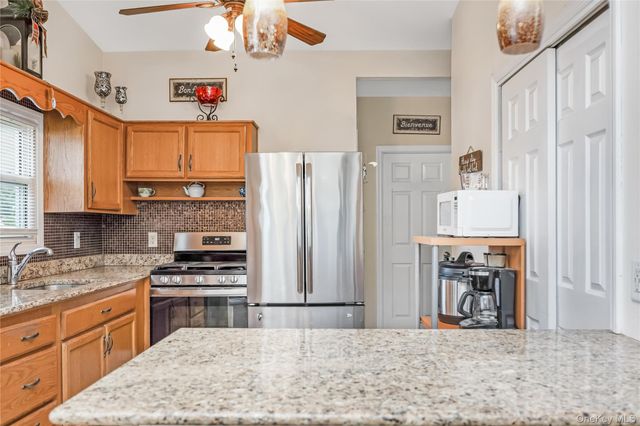 25 Beverly Street, Islip, NY 11751