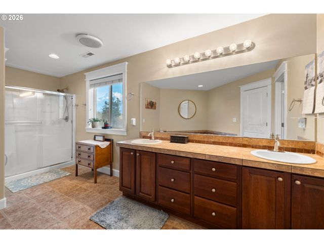 16443 Cattle Dr, Oregon City, OR 97045