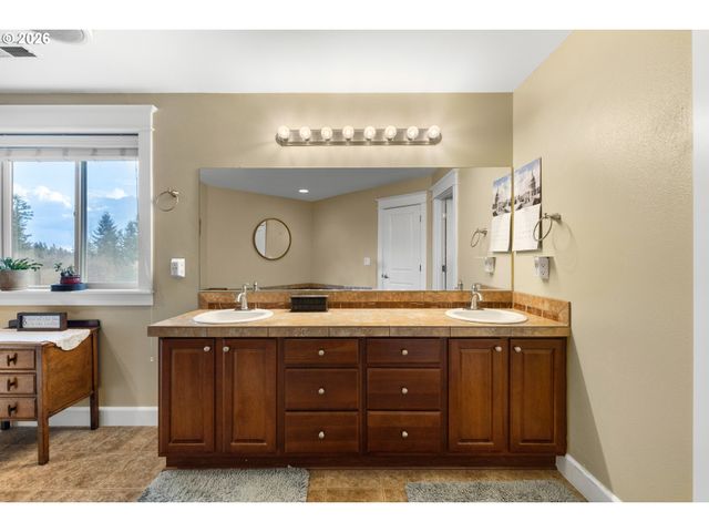 16443 Cattle Dr, Oregon City, OR 97045