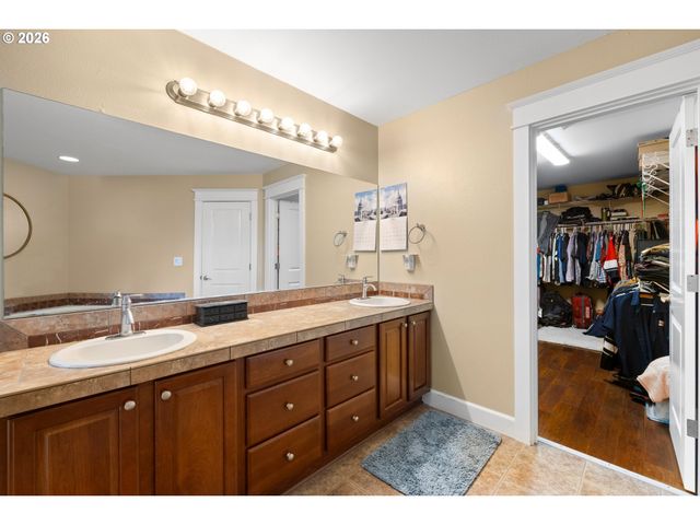 16443 Cattle Dr, Oregon City, OR 97045