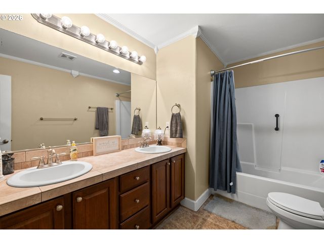 16443 Cattle Dr, Oregon City, OR 97045