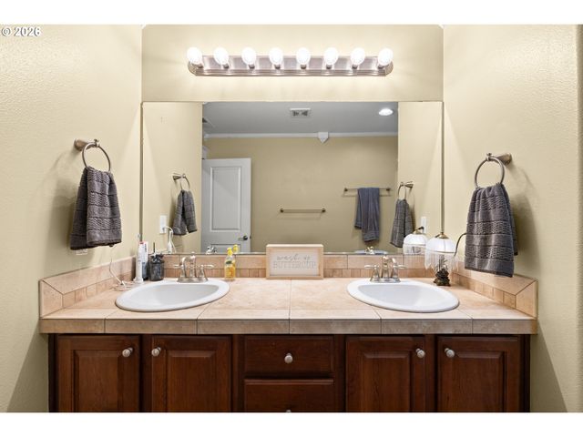 16443 Cattle Dr, Oregon City, OR 97045