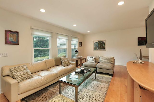133 Burr Oak Court, Deerfield, IL 60015