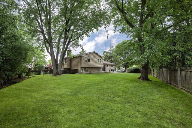 133 Burr Oak Court, Deerfield, IL 60015