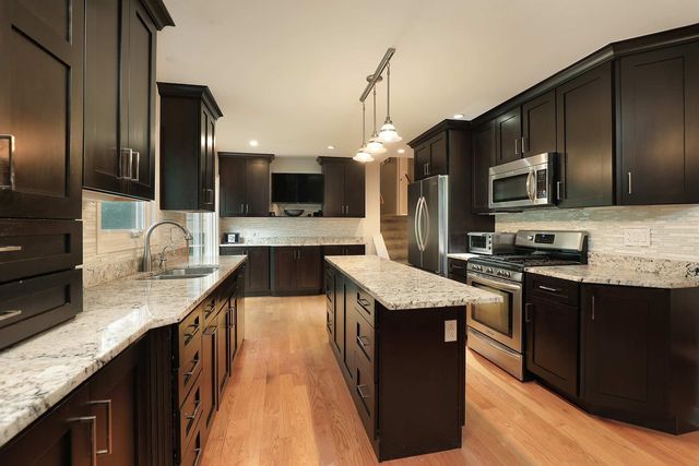133 Burr Oak Court, Deerfield, IL 60015
