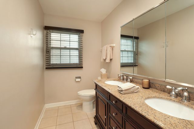 133 Burr Oak Court, Deerfield, IL 60015
