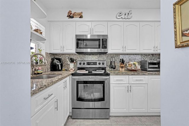160 NE 8th Ave 27A, Hallandale Beach, FL 33009