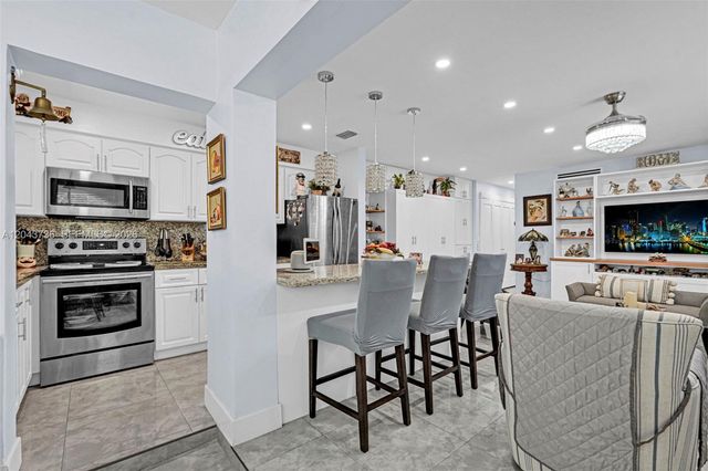 160 NE 8th Ave 27A, Hallandale Beach, FL 33009