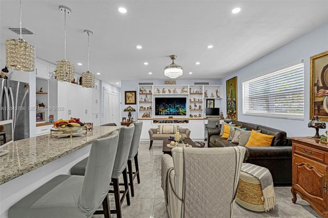 160 NE 8th Ave 27A, Hallandale Beach, FL 33009