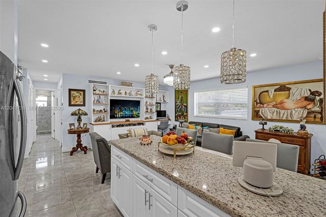 160 NE 8th Ave 27A, Hallandale Beach, FL 33009