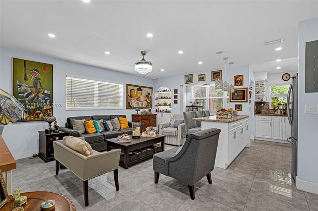 160 NE 8th Ave 27A, Hallandale Beach, FL 33009