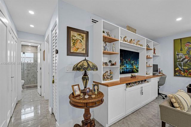 160 NE 8th Ave 27A, Hallandale Beach, FL 33009