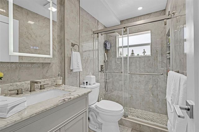 160 NE 8th Ave 27A, Hallandale Beach, FL 33009