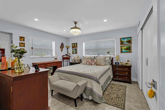 160 NE 8th Ave 27A, Hallandale Beach, FL 33009