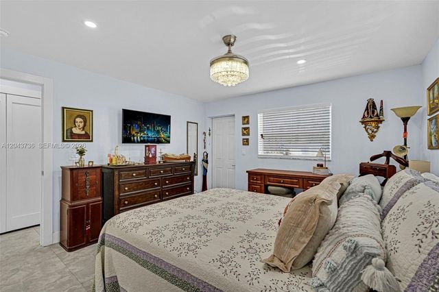 160 NE 8th Ave 27A, Hallandale Beach, FL 33009