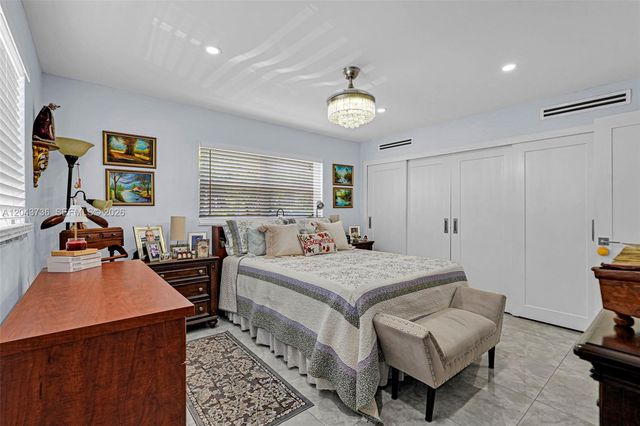 160 NE 8th Ave 27A, Hallandale Beach, FL 33009