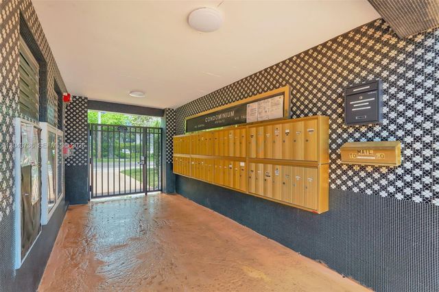 160 NE 8th Ave 27A, Hallandale Beach, FL 33009