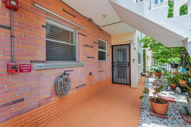 160 NE 8th Ave 27A, Hallandale Beach, FL 33009