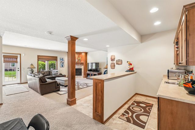 7140 Reed Lane, West Des Moines, IA 50266