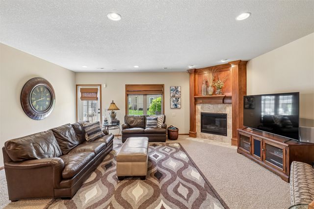 7140 Reed Lane, West Des Moines, IA 50266