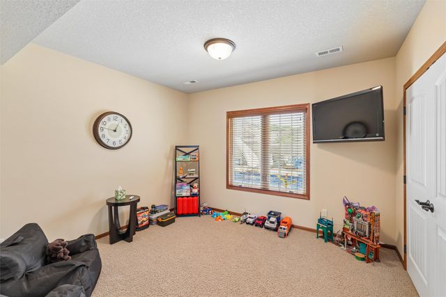 7140 Reed Lane, West Des Moines, IA 50266