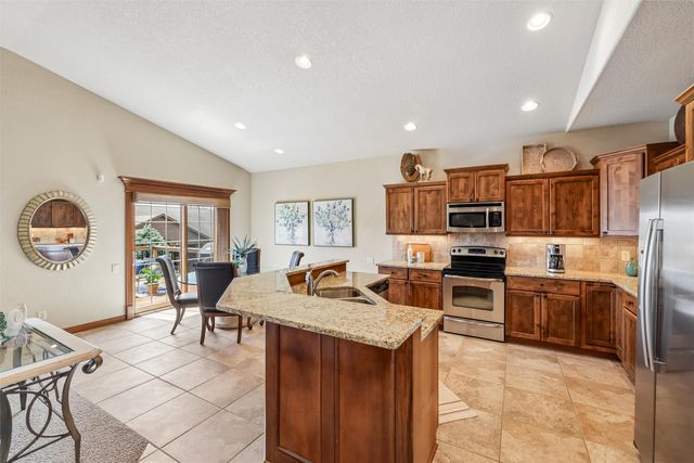 7140 Reed Lane, West Des Moines, IA 50266