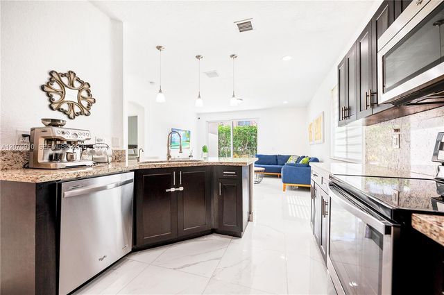 445 Conservation Drive, Weston, FL 33327