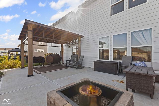 2433 S Copperstone Drive, New Palestine, IN 46163