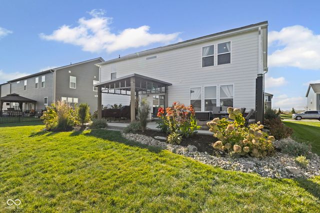 2433 S Copperstone Drive, New Palestine, IN 46163