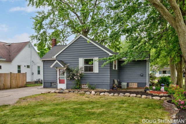 145 W Roosevelt Avenue, Holland Twp, MI 49464