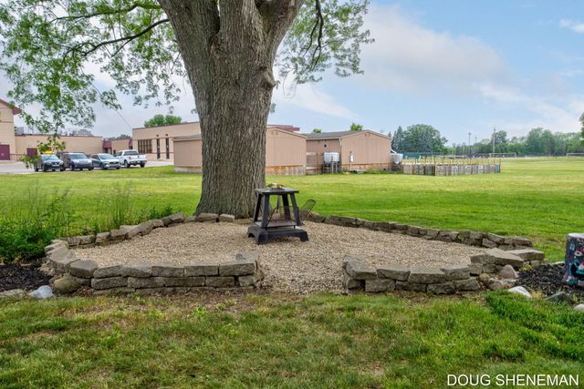 145 W Roosevelt Avenue, Holland Twp, MI 49464