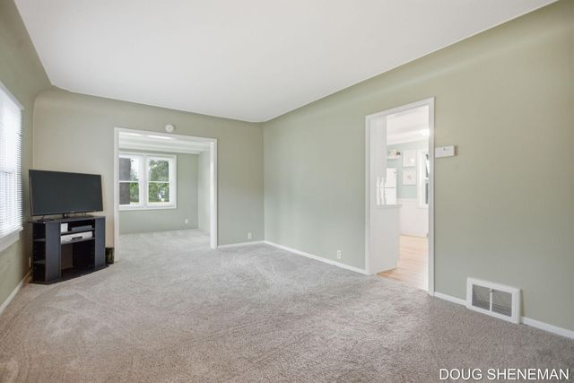 145 W Roosevelt Avenue, Holland Twp, MI 49464