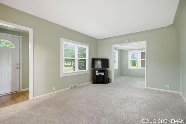 145 W Roosevelt Avenue, Holland Twp, MI 49464
