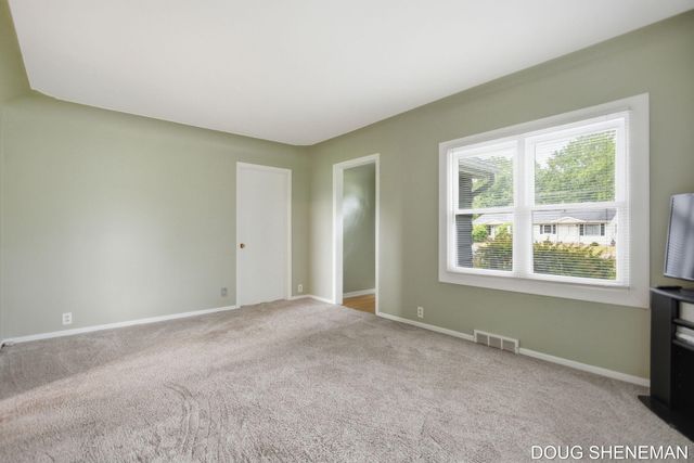 145 W Roosevelt Avenue, Holland Twp, MI 49464