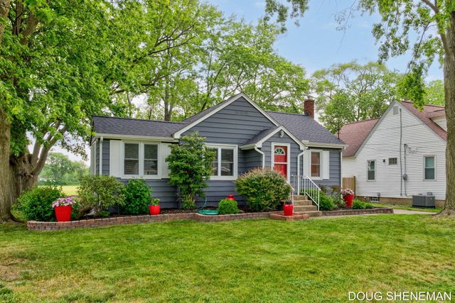 145 W Roosevelt Avenue, Holland Twp, MI 49464