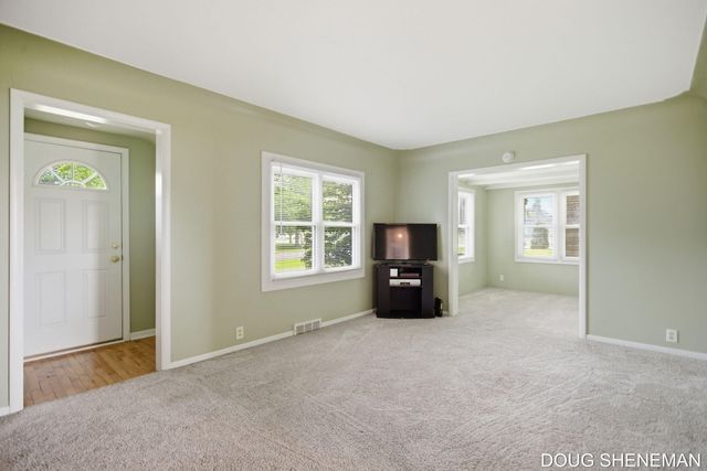145 W Roosevelt Avenue, Holland Twp, MI 49464