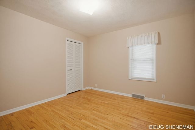 145 W Roosevelt Avenue, Holland Twp, MI 49464